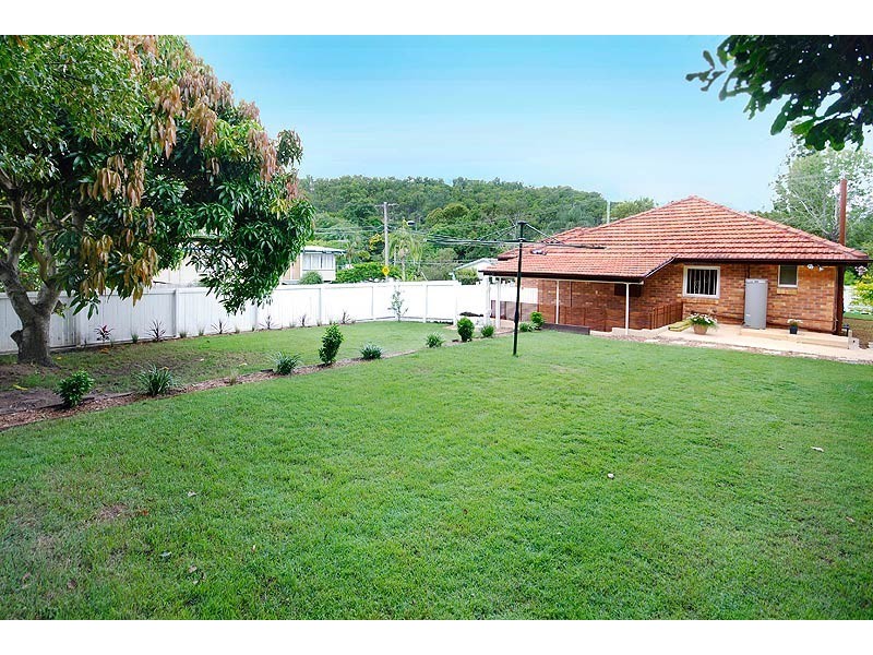 12 Quirk Street, The Gap QLD 4061