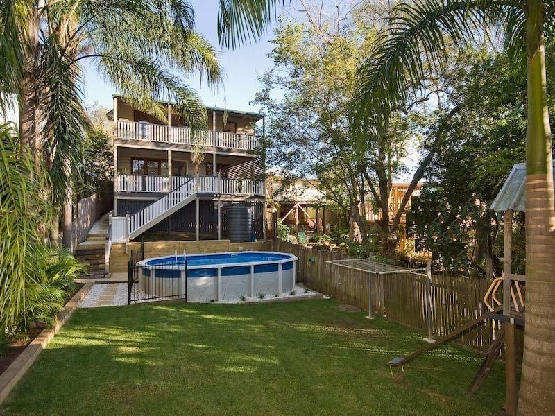 11 Shaw Street, Bardon QLD 4065