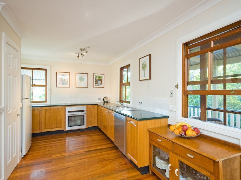 11 Shaw Street, Bardon QLD 4065