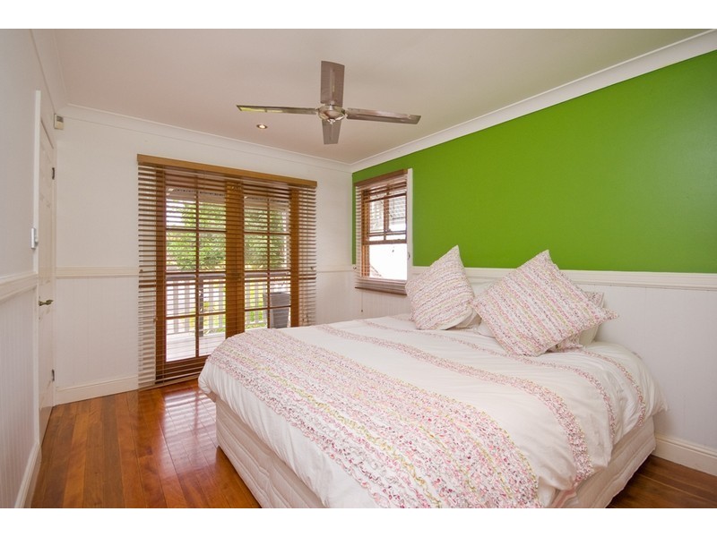 11 Shaw Street, Bardon QLD 4065