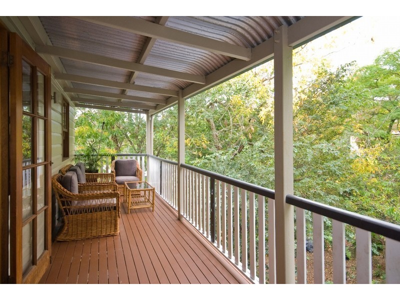 11 Shaw Street, Bardon QLD 4065