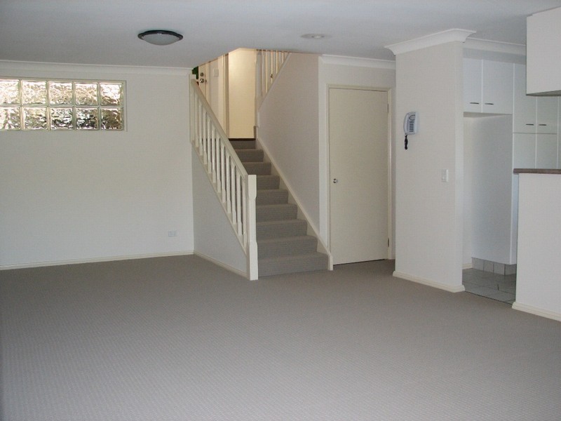 8/360 Simpsons Road, Bardon QLD 4065