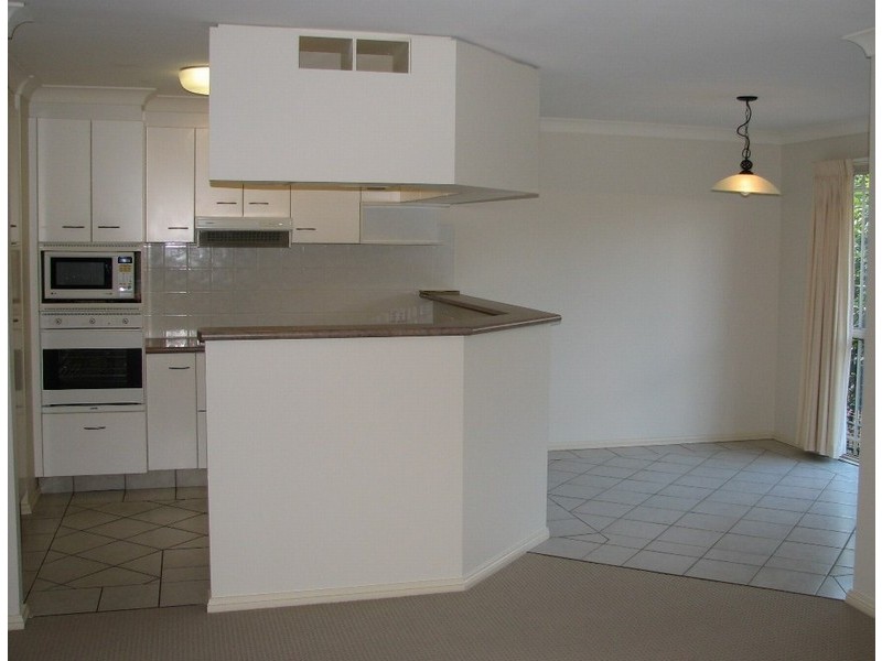 8/360 Simpsons Road, Bardon QLD 4065