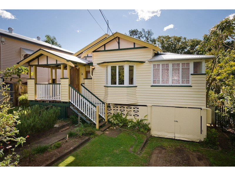 27 Fletcher Parade, Bardon QLD 4065