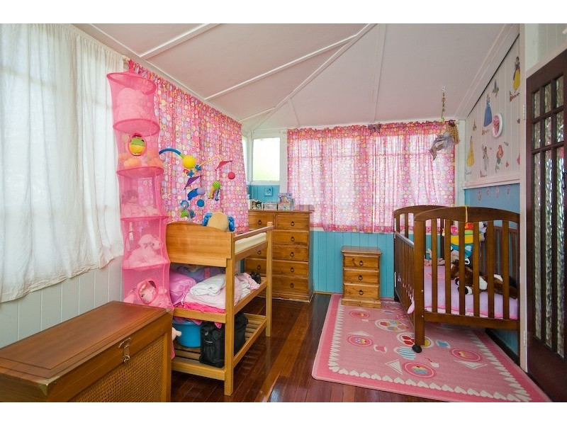 27 Fletcher Parade, Bardon QLD 4065
