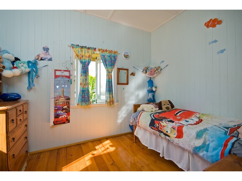 27 Fletcher Parade, Bardon QLD 4065