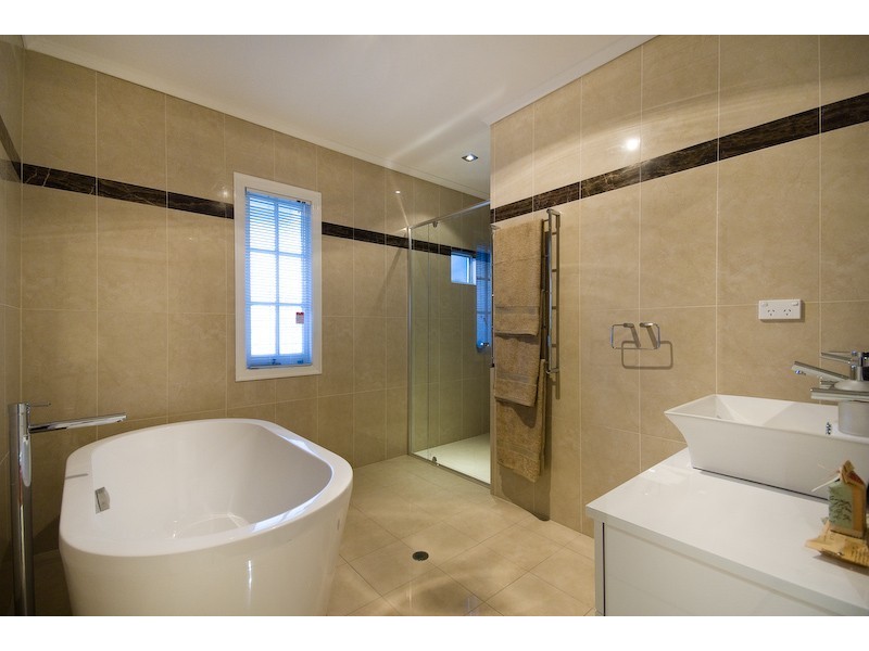 2 Glenlyon Drive, Ashgrove QLD 4060