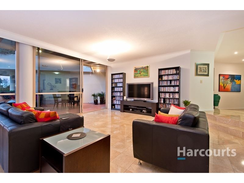 9/32 Tipuana Place, Bardon QLD 4065