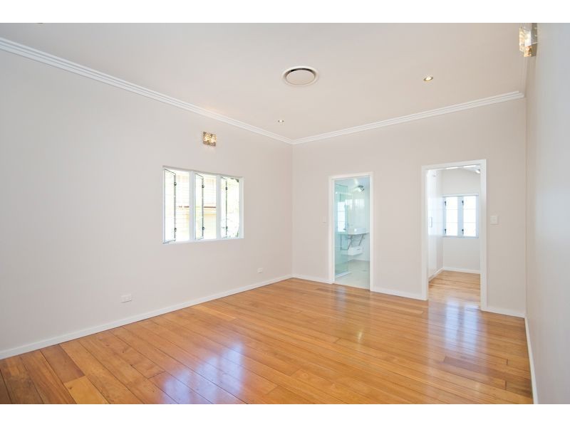 18 Pascal Street, Red Hill QLD 4059