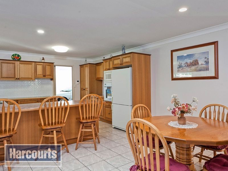 15 Mareeba Court, Arana Hills QLD 4054