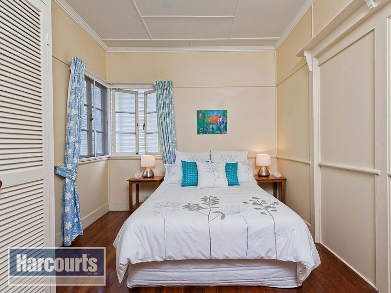 32 Piddington Street, Ashgrove QLD 4060