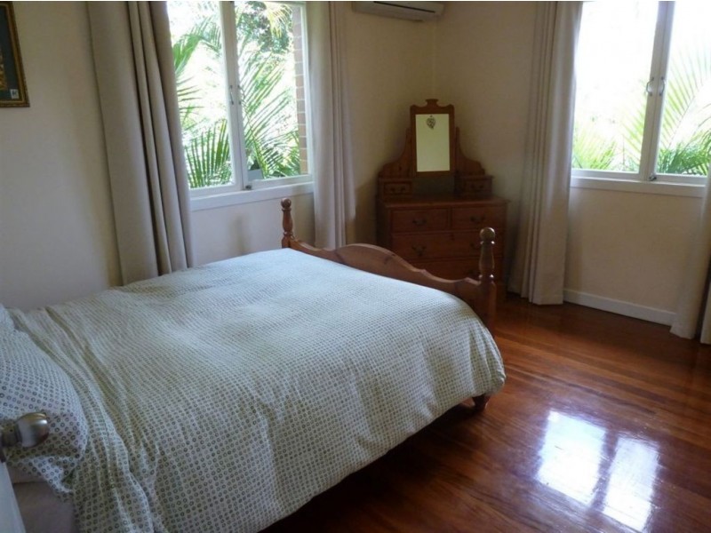 4 Barrabooka Drive, The Gap QLD 4061