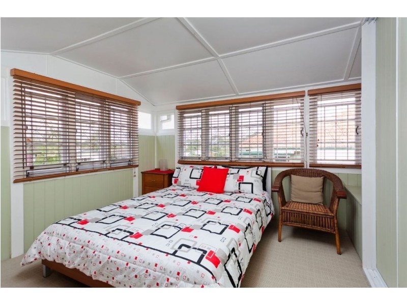 23 Hamilton Rd, Wavell Heights QLD 4012