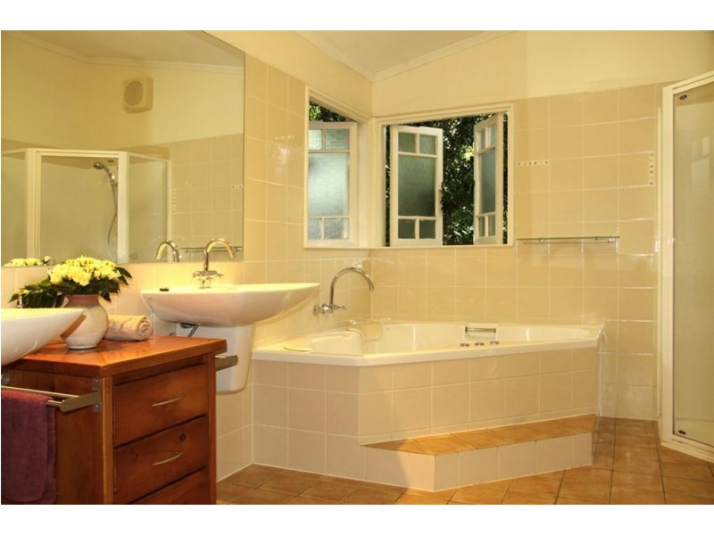 54 David Avenue, Bardon QLD 4065