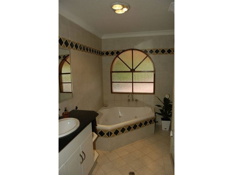 53 Kumbari Crescent, Mitchelton QLD 4053