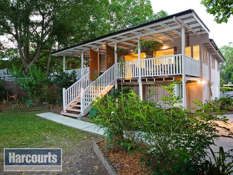 9 Dawn Street, Bardon QLD 4065