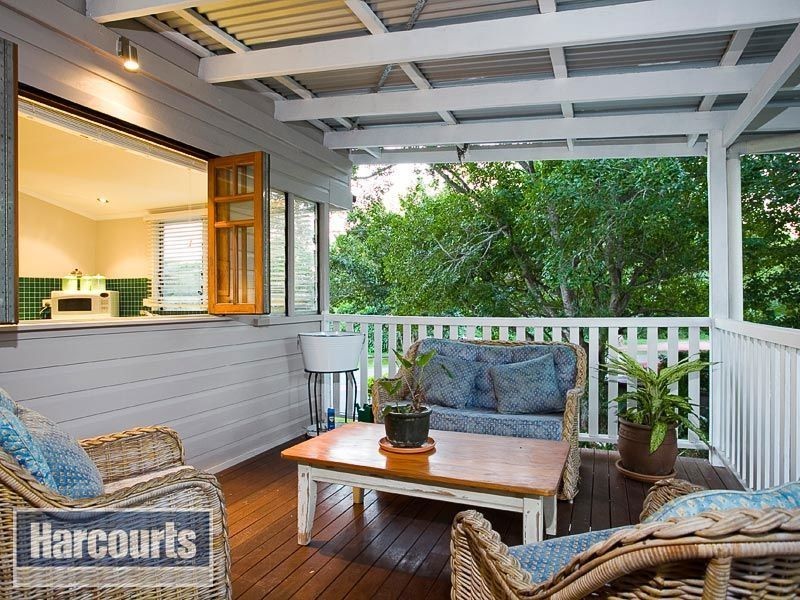 9 Dawn Street, Bardon QLD 4065