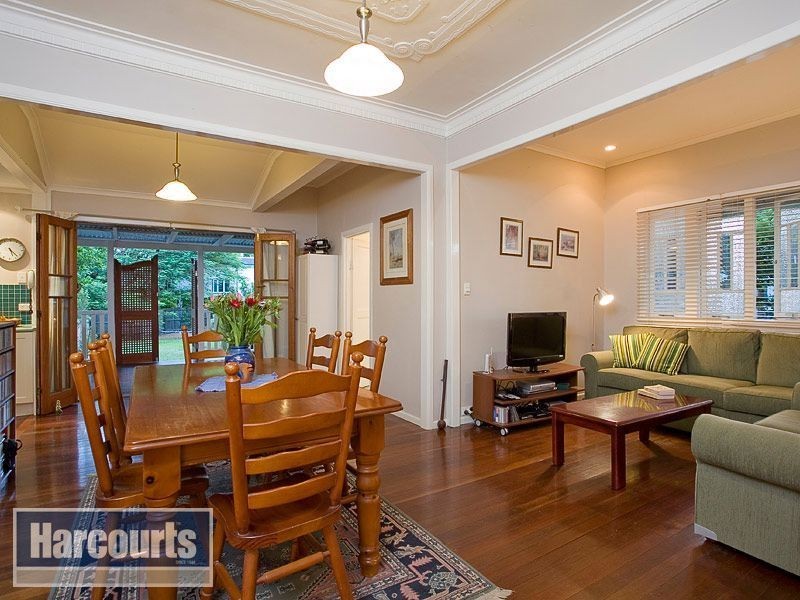 9 Dawn Street, Bardon QLD 4065