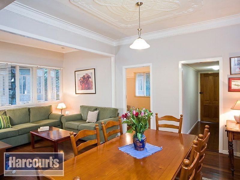 9 Dawn Street, Bardon QLD 4065