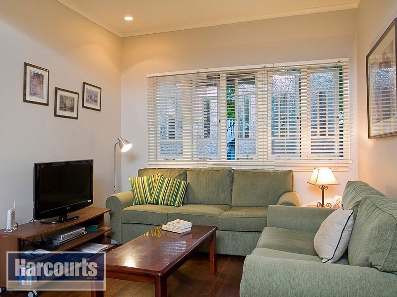 9 Dawn Street, Bardon QLD 4065