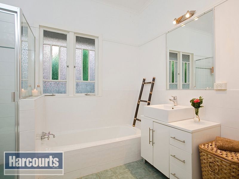 9 Dawn Street, Bardon QLD 4065