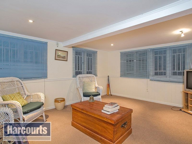 9 Dawn Street, Bardon QLD 4065