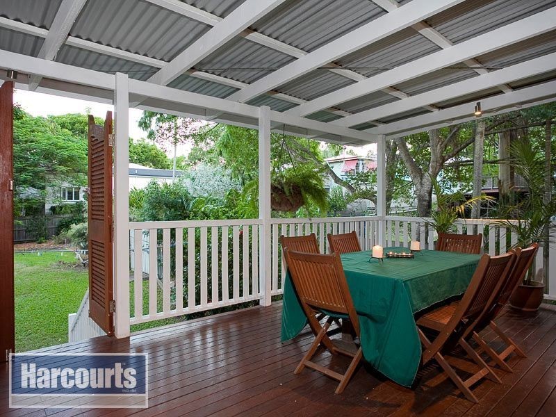 9 Dawn Street, Bardon QLD 4065