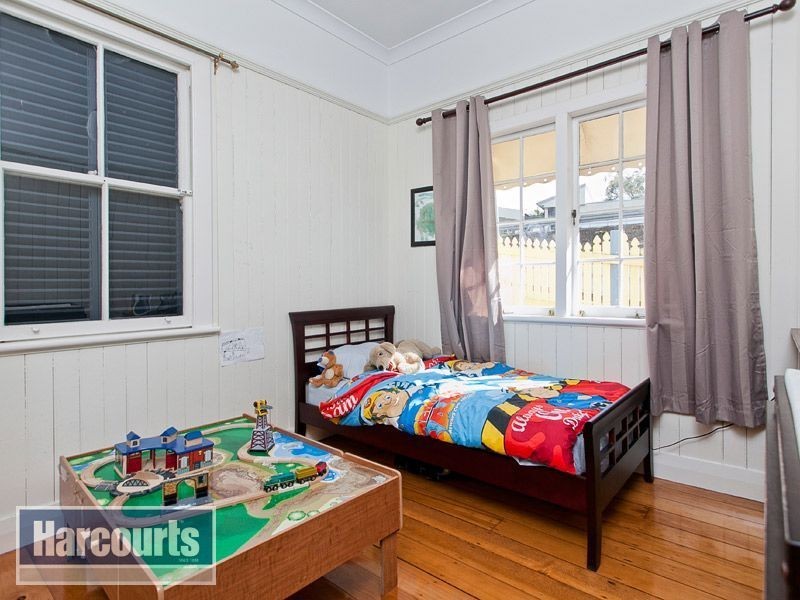 54 Simpsons Road (Cnr of Greer St), Bardon QLD 4065