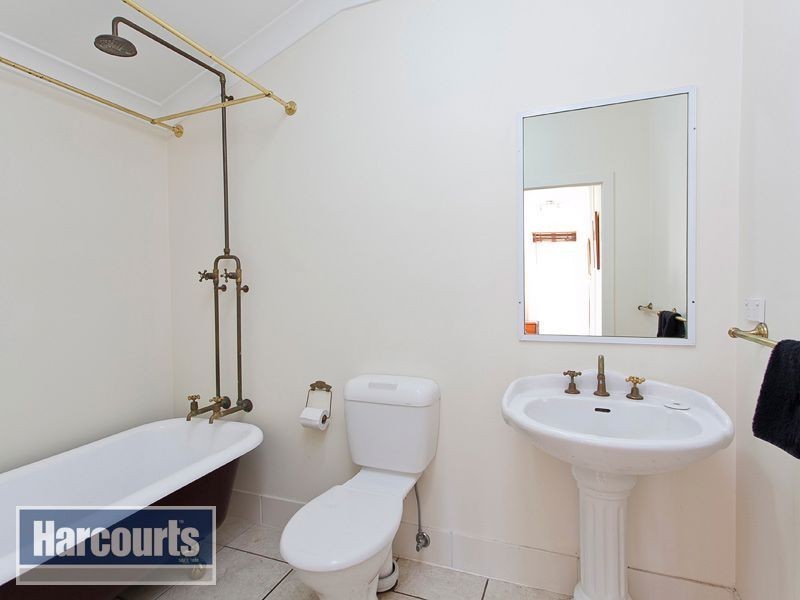 54 Simpsons Road (Cnr of Greer St), Bardon QLD 4065