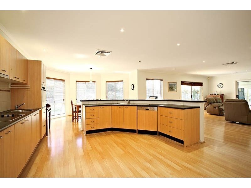 6 Smallwood Court, Samford Valley QLD 4520