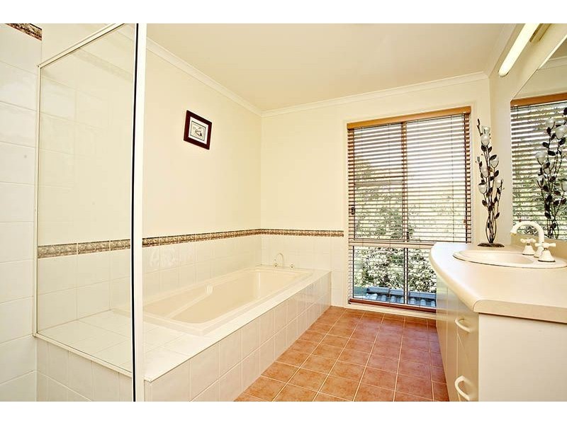 6 Smallwood Court, Samford Valley QLD 4520