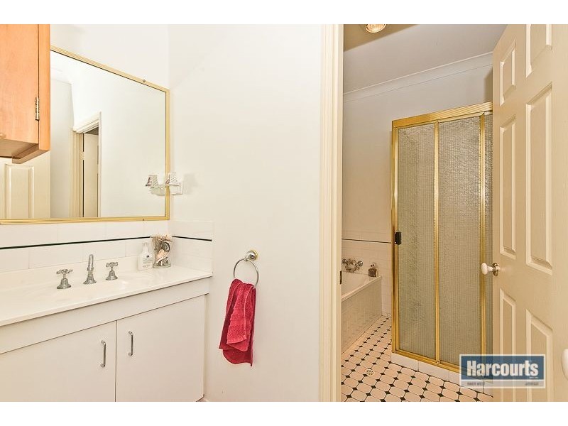 17 Wollundry Place, The Gap QLD 4061