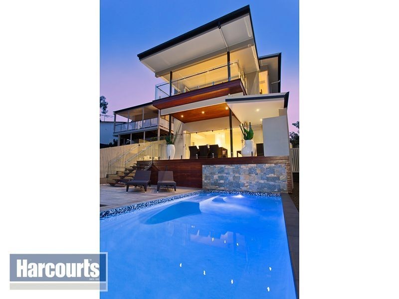 30 Harwood Street, Bardon QLD 4065