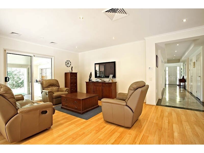 6 Smallwood Court, Samford Valley QLD 4520