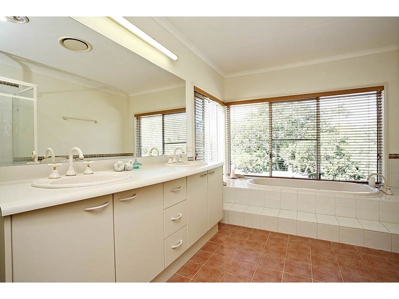 6 Smallwood Court, Samford Valley QLD 4520