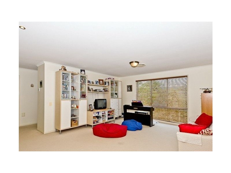 6 Smallwood Court, Samford Valley QLD 4520