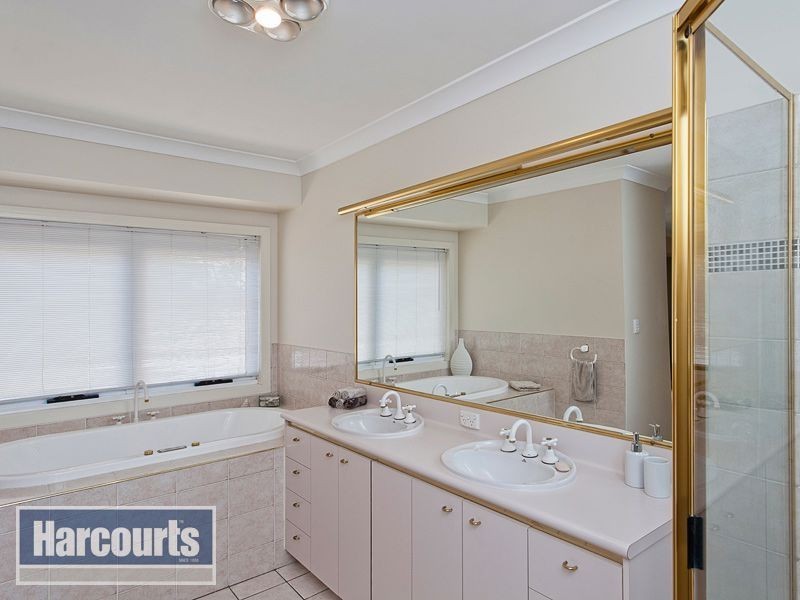 21 Cambridge Close, The Gap QLD 4061