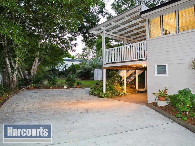 9 Dawn Street, Bardon QLD 4065