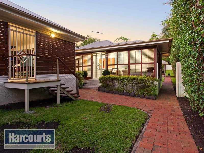 127 Dorrington Drive, Ashgrove QLD 4060