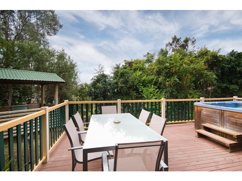 20 Marina Court, Eatons Hill QLD 4037