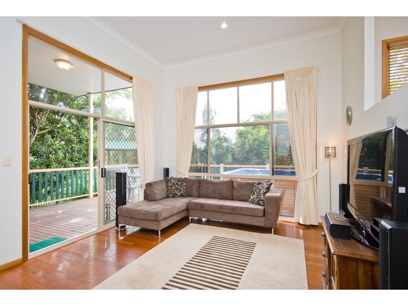 20 Marina Court, Eatons Hill QLD 4037