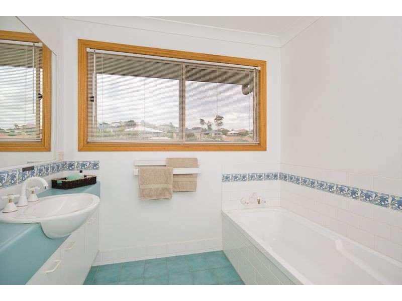 20 Marina Court, Eatons Hill QLD 4037