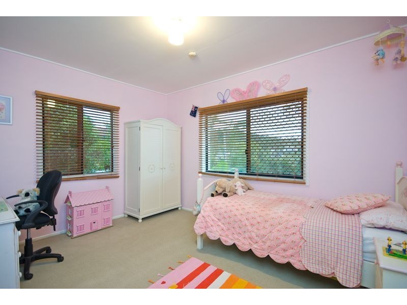 18 Cobble Street, The Gap QLD 4061