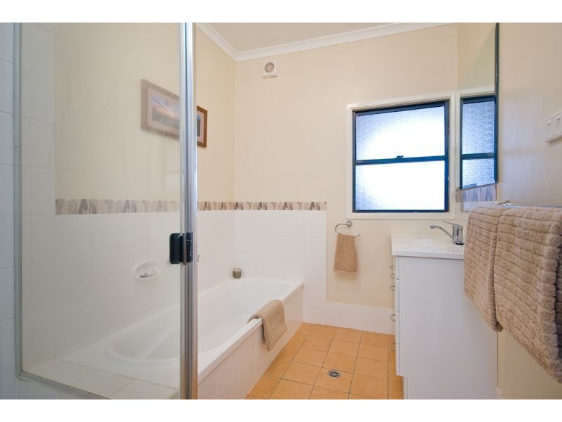 18 Cobble Street, The Gap QLD 4061