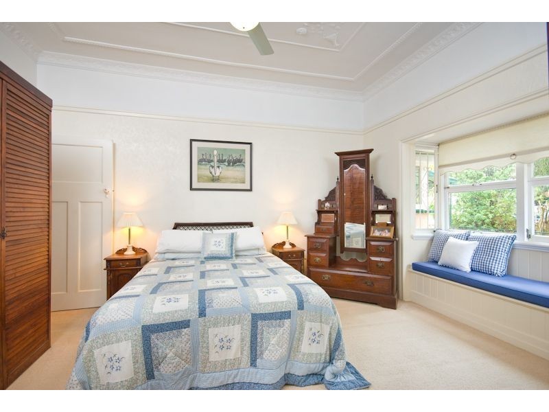 6 Davies Road, Ashgrove QLD 4060