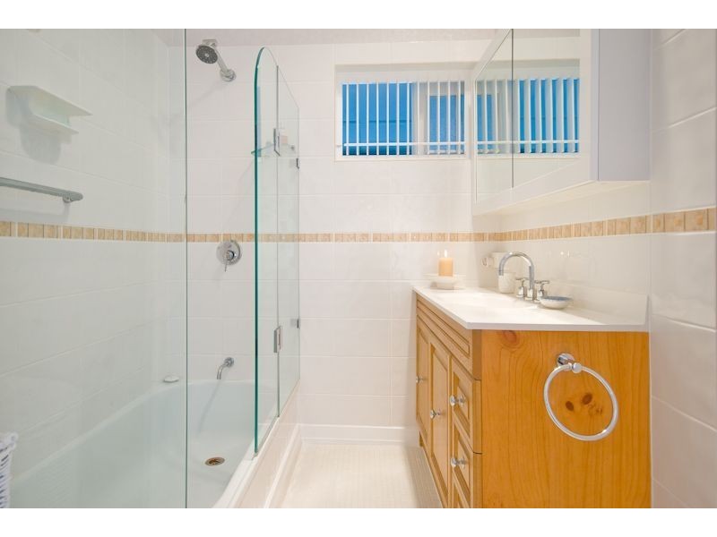 6 Davies Road, Ashgrove QLD 4060