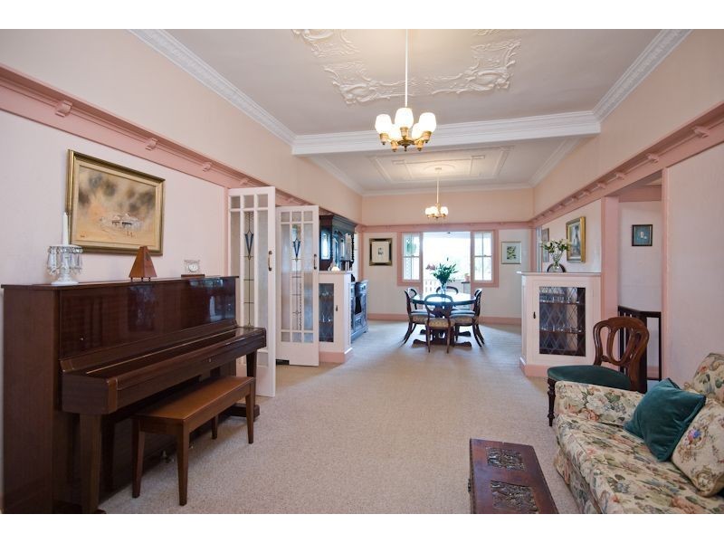 6 Davies Road, Ashgrove QLD 4060