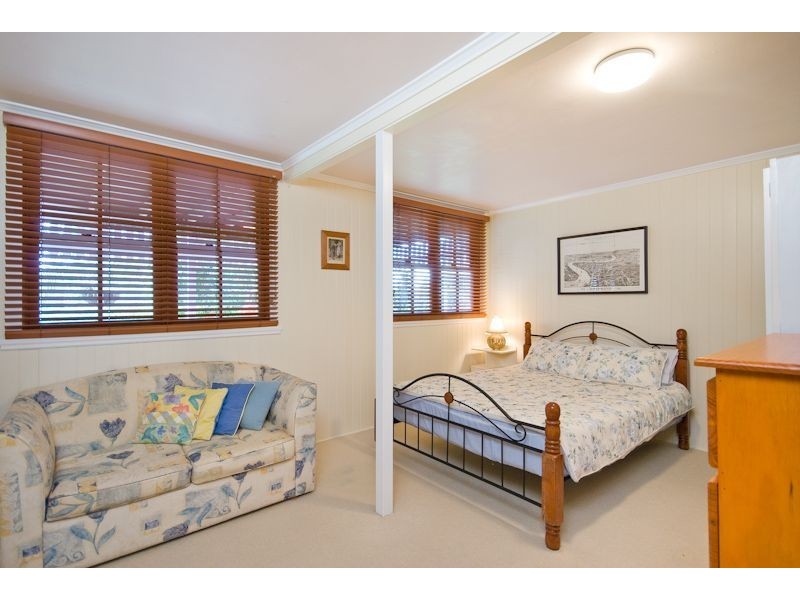 6 Davies Road, Ashgrove QLD 4060