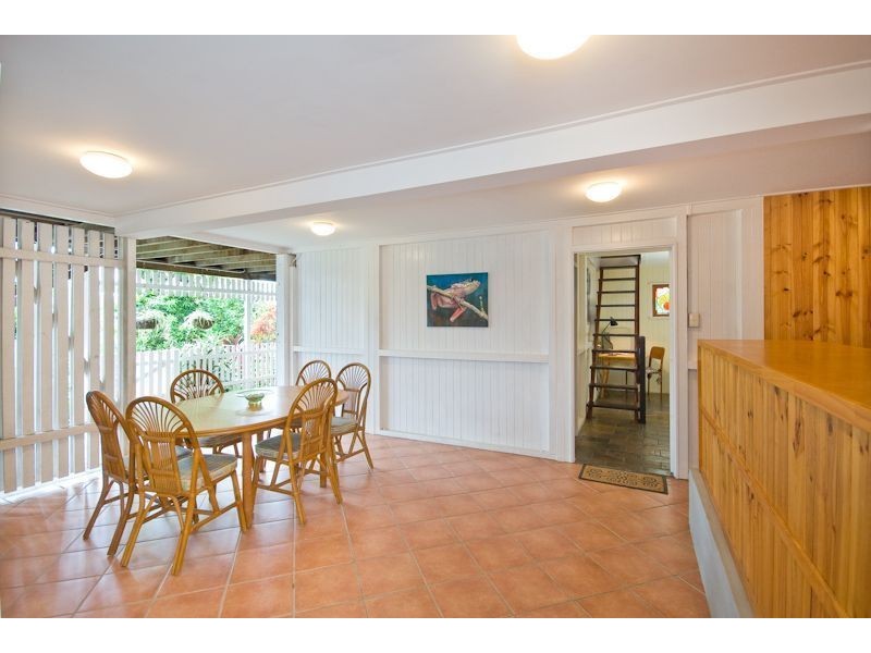 6 Davies Road, Ashgrove QLD 4060