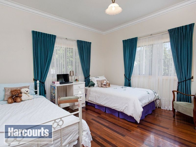 15 McLean Parade, Ashgrove QLD 4060